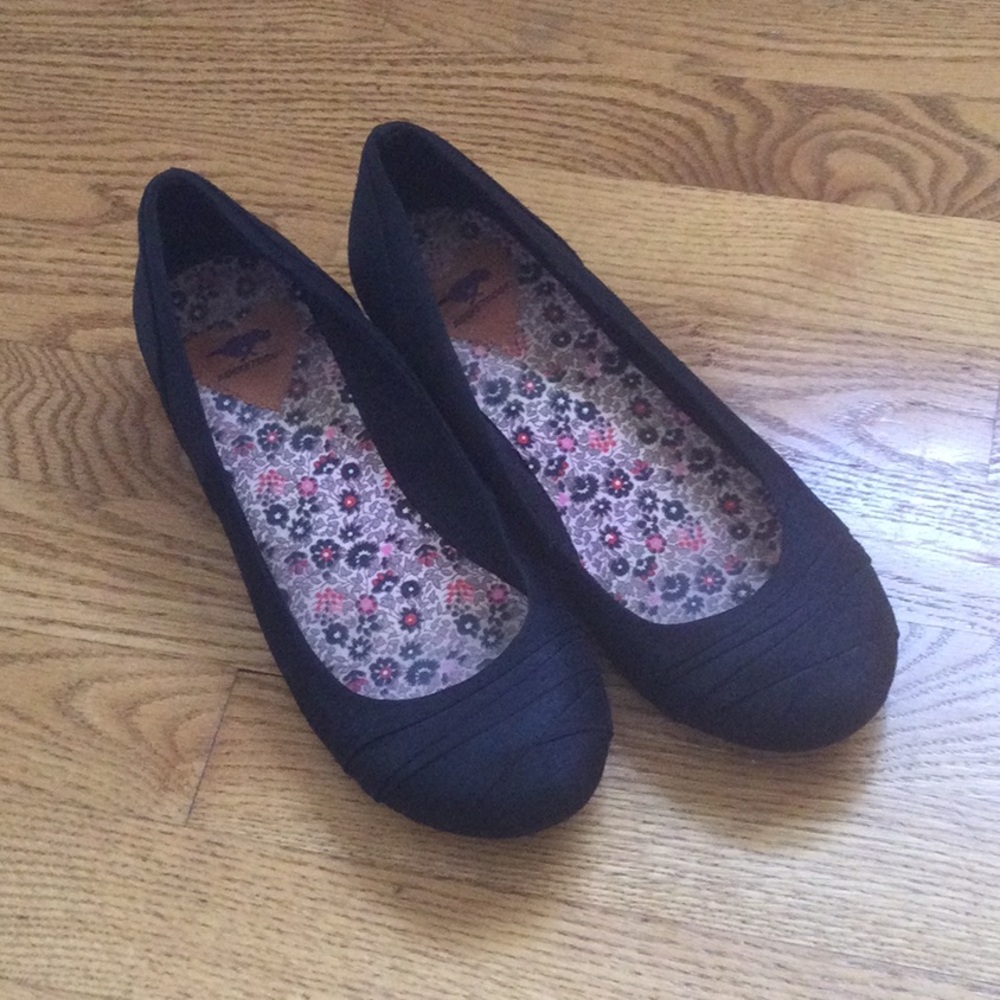Rocket Dog black, 1” wedge dress shoe.